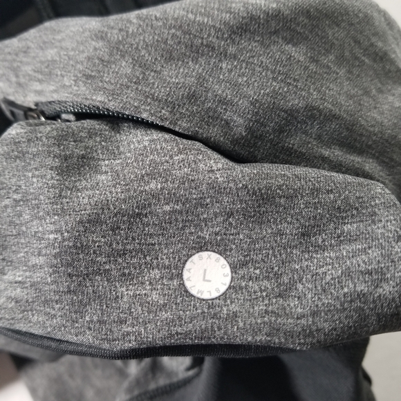 Lululemon THE Short Size Large L 11" Inseam Gray Abstract Geometric Mens - Picture 4 of 7